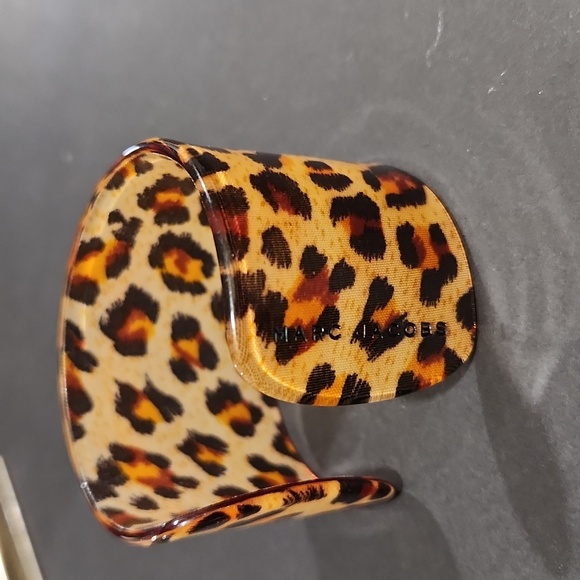 Marc Jacobs Leopard Print Lucite/Plastic Cuff Bracelet - Picture 3 of 5